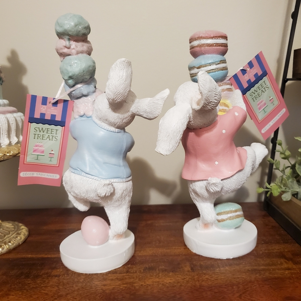 Sweet treats Easter bunnies with macaroons and ice cream cone - Picture 2 of 3